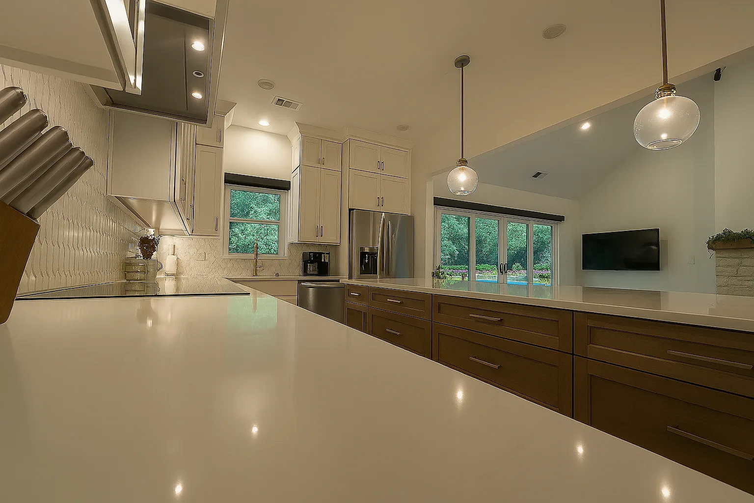 Midtown listing kitchen